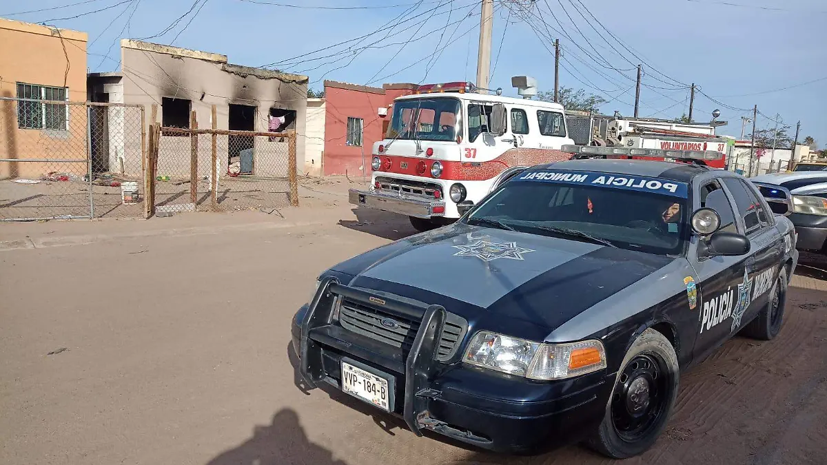 En casa abandonada del Chulavista I, los vagos provocaron incendio de basura, causando alarma entre los vecinos. Los bomberos apagaron las llamas.